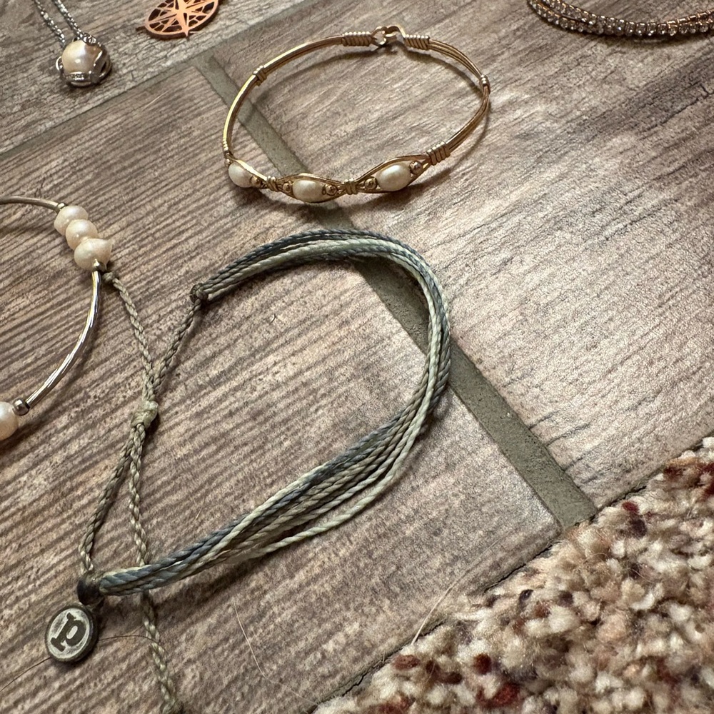 Assorted Jewelry Collection - Picture 3 of 13